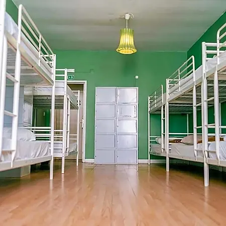 Urban Garden Hostel *
