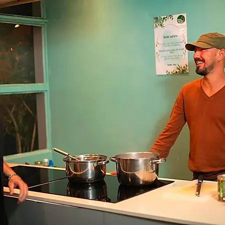 Urban Garden אכסניה *